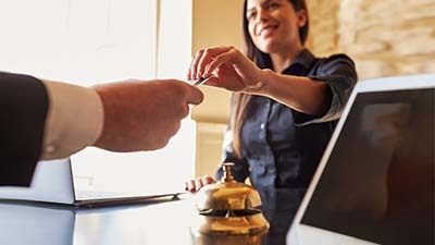 entrega de llave check in hotel con Visa Concierge